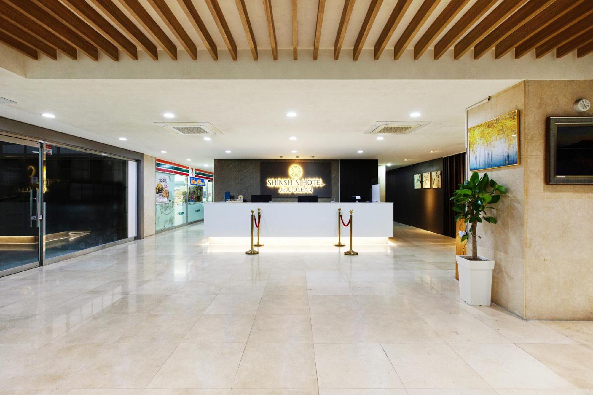 סאוגוויפו Shin Shin Hotel Jeju Ocean מראה חיצוני תמונה