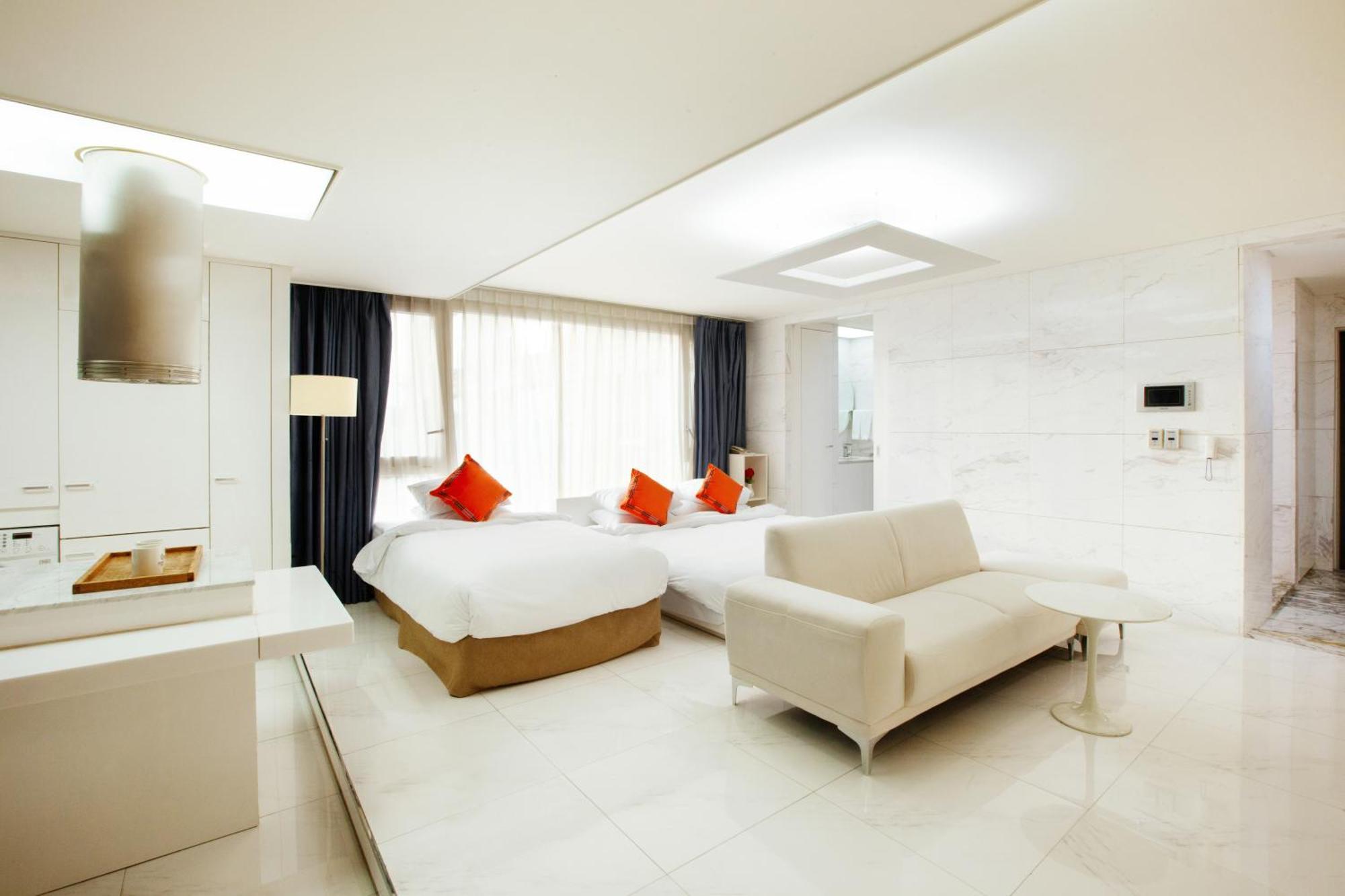 סאוגוויפו Shin Shin Hotel Jeju Ocean מראה חיצוני תמונה