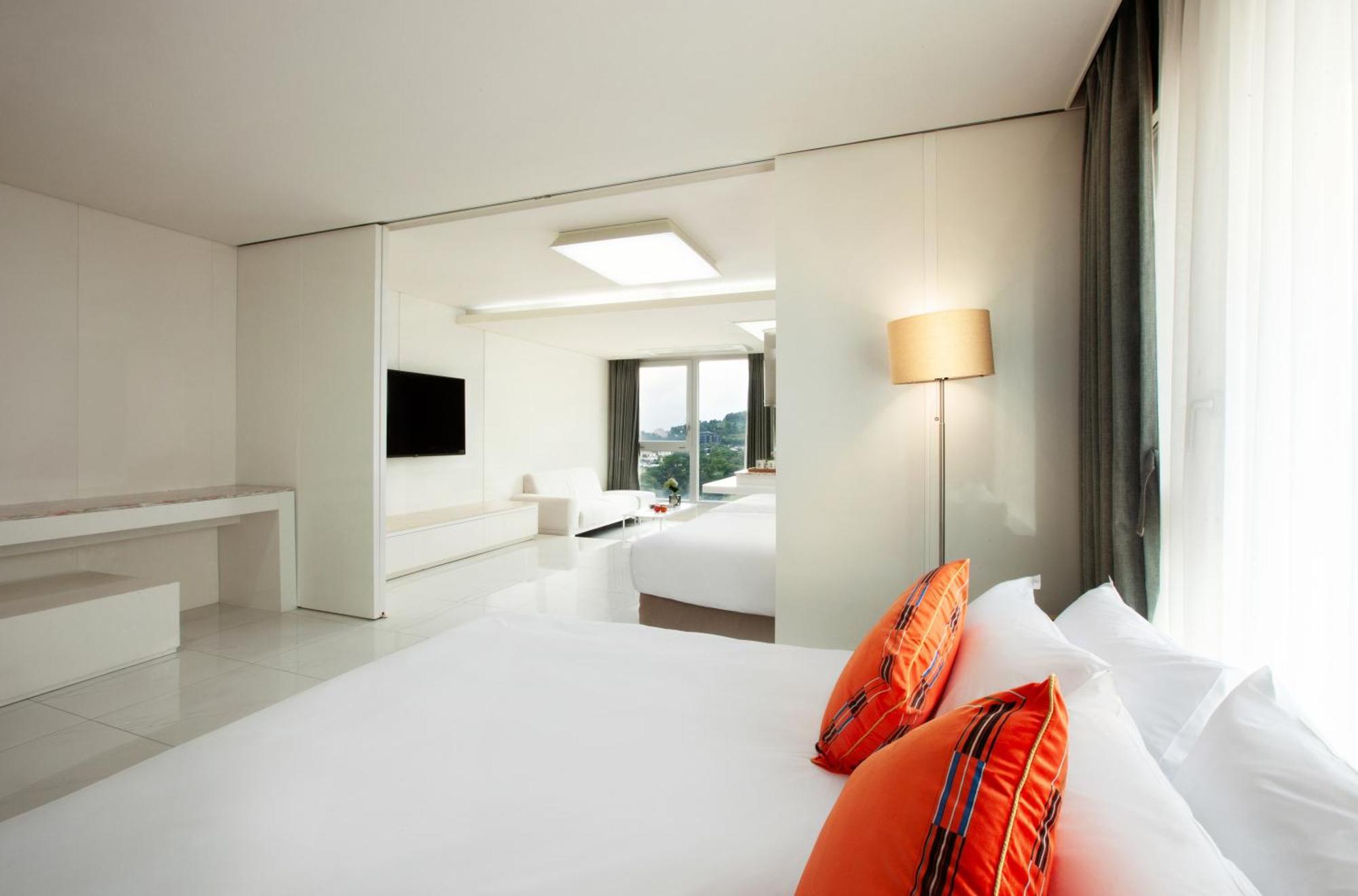 סאוגוויפו Shin Shin Hotel Jeju Ocean מראה חיצוני תמונה