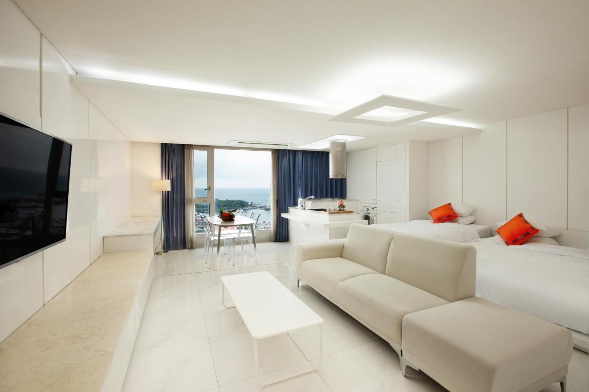 סאוגוויפו Shin Shin Hotel Jeju Ocean מראה חיצוני תמונה
