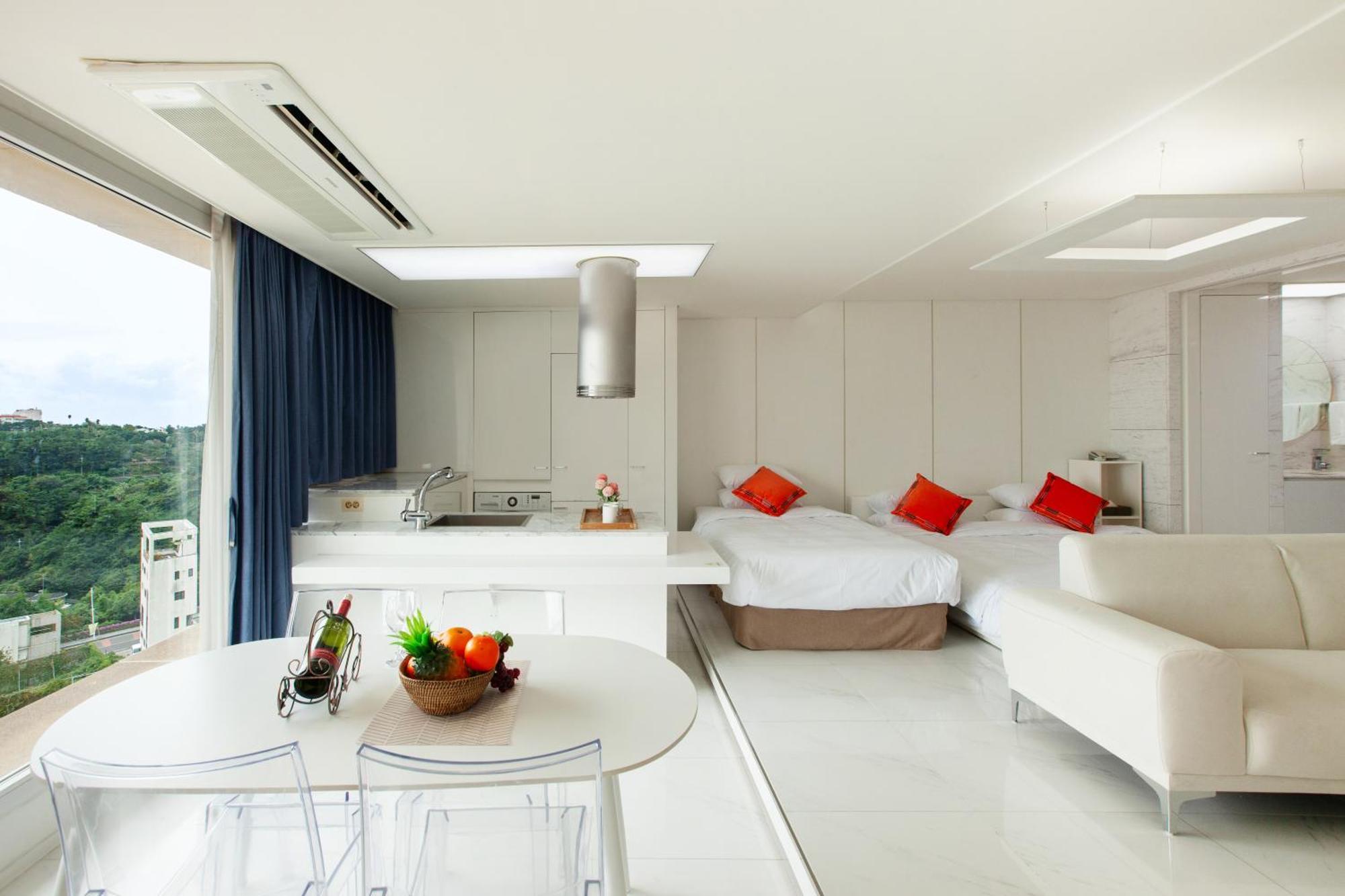 סאוגוויפו Shin Shin Hotel Jeju Ocean מראה חיצוני תמונה
