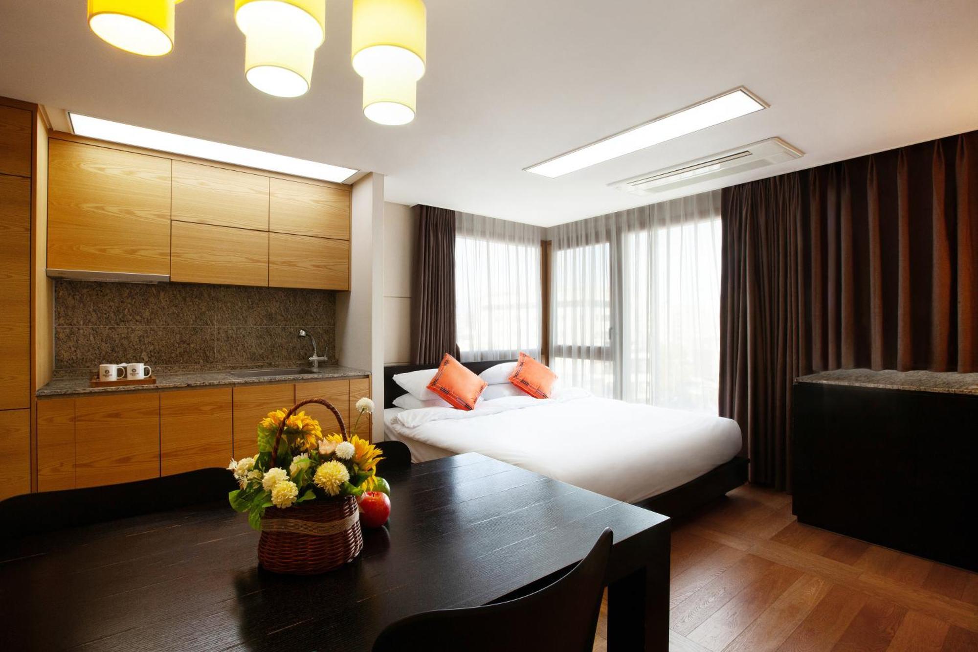 סאוגוויפו Shin Shin Hotel Jeju Ocean מראה חיצוני תמונה