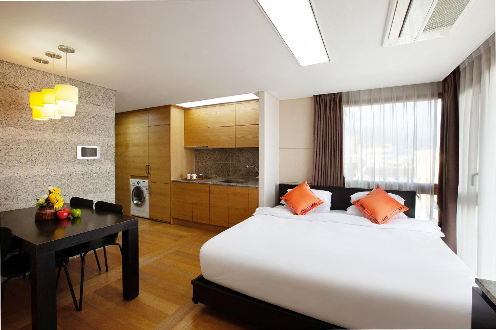 סאוגוויפו Shin Shin Hotel Jeju Ocean מראה חיצוני תמונה