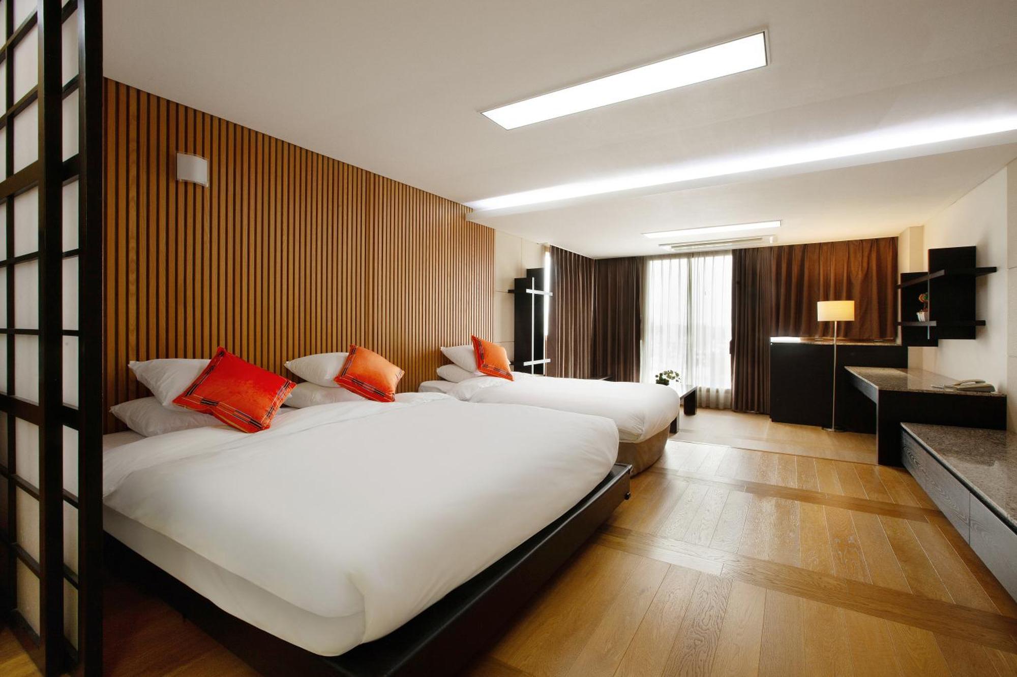 סאוגוויפו Shin Shin Hotel Jeju Ocean מראה חיצוני תמונה