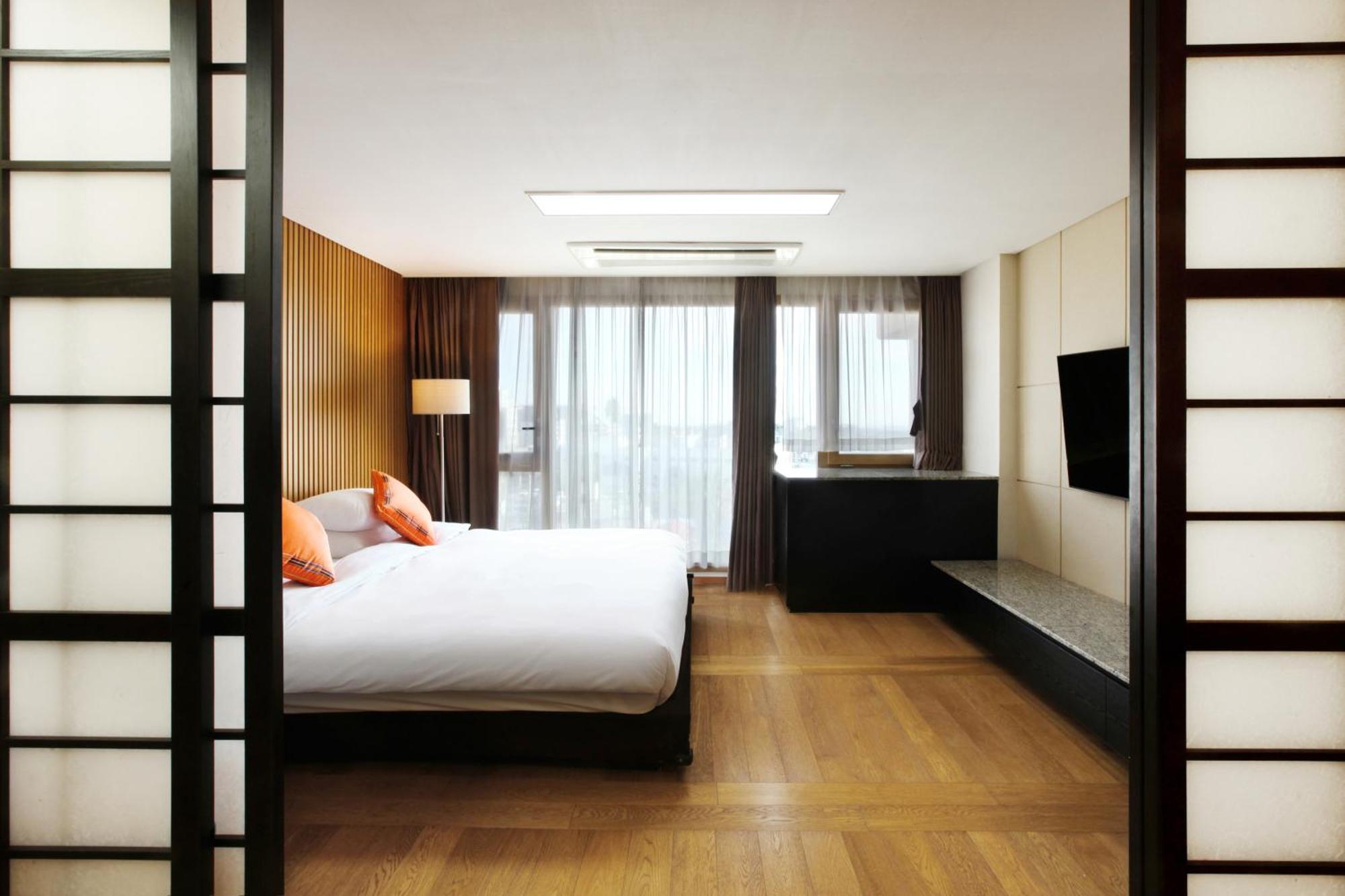 סאוגוויפו Shin Shin Hotel Jeju Ocean מראה חיצוני תמונה