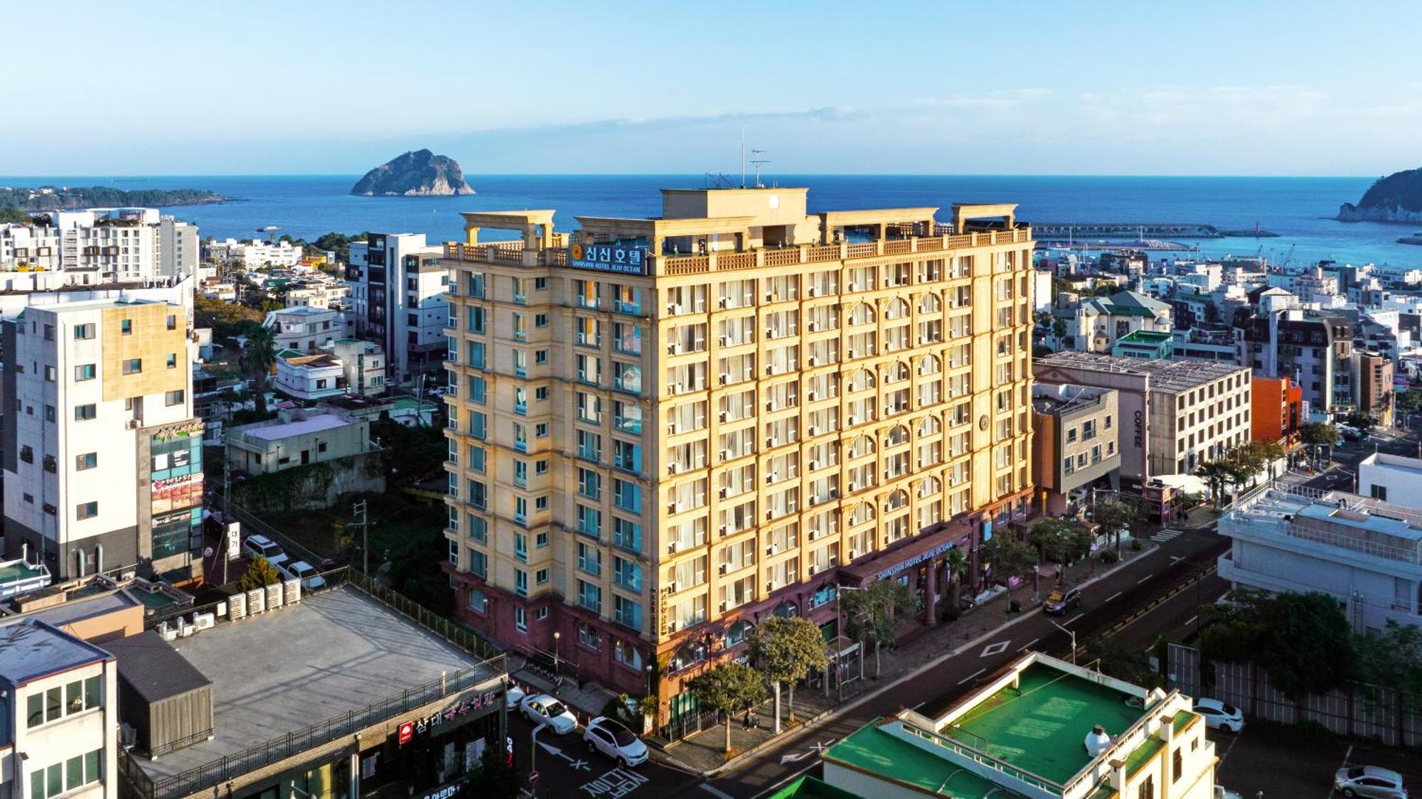 סאוגוויפו Shin Shin Hotel Jeju Ocean מראה חיצוני תמונה
