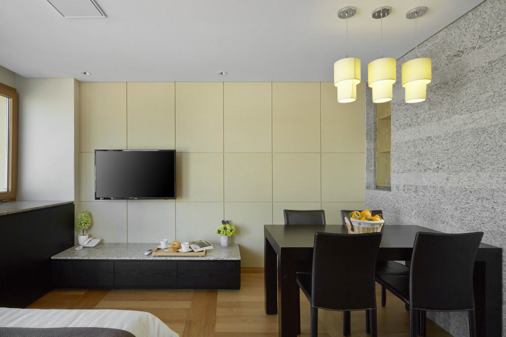 סאוגוויפו Shin Shin Hotel Jeju Ocean מראה חיצוני תמונה